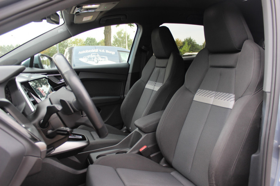 Audi Q4 e-tron 40 Launch edition Advanced Plus 77 kWh / Trekhaak / Panoramadak / Camera / Sonos Audio / Keyless / 21'' / Matrix LED / Stoelverwarming / Dodehoek / DAB / ACC