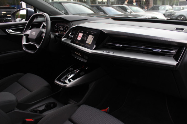 Audi Q4 e-tron 40 Launch edition Advanced Plus 77 kWh / Trekhaak / Panoramadak / Camera / Sonos Audio / Keyless / 21'' / Matrix LED / Stoelverwarming / Dodehoek / DAB / ACC
