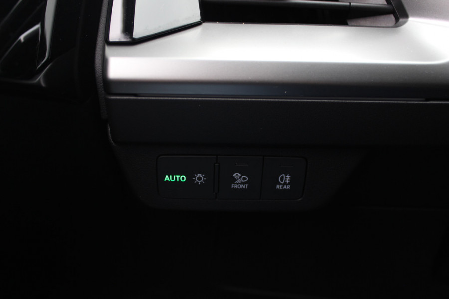 Audi Q4 e-tron 40 Launch edition Advanced Plus 77 kWh / Trekhaak / Panoramadak / Camera / Sonos Audio / Keyless / 21'' / Matrix LED / Stoelverwarming / Dodehoek / DAB / ACC