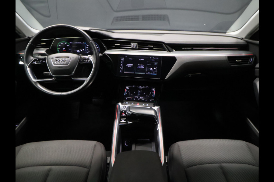 Audi e-tron 55 quattro edition 95 kWh [SCHUIFKANTELDAK, APPLE CARPLAY, ANDROID AUTO, STOELVERWARMING, ACHTERUITRIJCAMERA, ELEK. ACHTERKLEP, PDC V+A, CRUISE, CLIMATE, NAVIGATIE, NIEUWSTAAT]