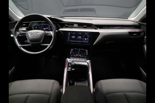 Audi e-tron 55 quattro edition 95 kWh [SCHUIFKANTELDAK, APPLE CARPLAY, ANDROID AUTO, STOELVERWARMING, ACHTERUITRIJCAMERA, ELEK. ACHTERKLEP, PDC V+A, CRUISE, CLIMATE, NAVIGATIE, NIEUWSTAAT]
