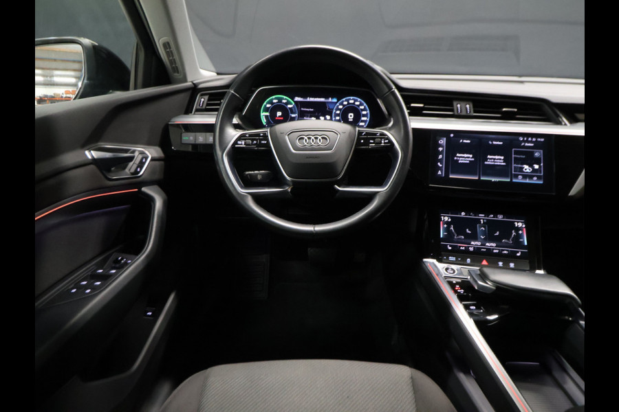 Audi e-tron 55 quattro edition 95 kWh [SCHUIFKANTELDAK, APPLE CARPLAY, ANDROID AUTO, STOELVERWARMING, ACHTERUITRIJCAMERA, ELEK. ACHTERKLEP, PDC V+A, CRUISE, CLIMATE, NAVIGATIE, NIEUWSTAAT]