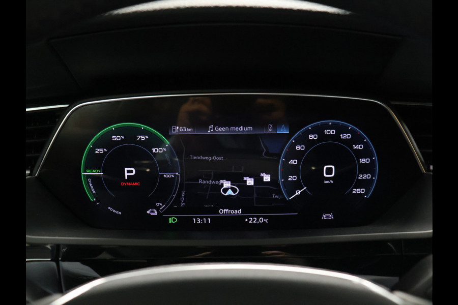 Audi e-tron 55 quattro edition 95 kWh [SCHUIFKANTELDAK, APPLE CARPLAY, ANDROID AUTO, STOELVERWARMING, ACHTERUITRIJCAMERA, ELEK. ACHTERKLEP, PDC V+A, CRUISE, CLIMATE, NAVIGATIE, NIEUWSTAAT]
