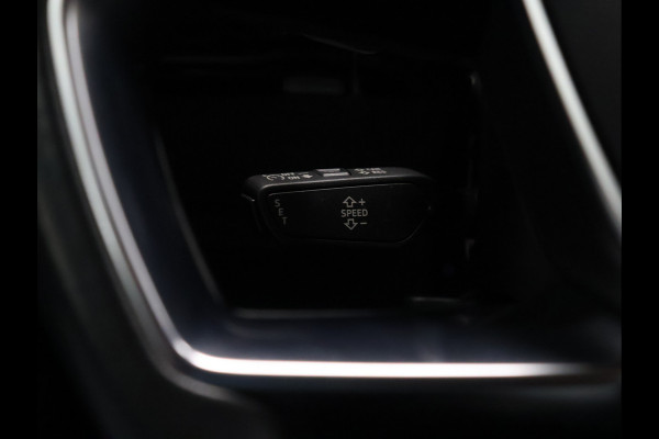 Audi e-tron 55 quattro edition 95 kWh [SCHUIFKANTELDAK, APPLE CARPLAY, ANDROID AUTO, STOELVERWARMING, ACHTERUITRIJCAMERA, ELEK. ACHTERKLEP, PDC V+A, CRUISE, CLIMATE, NAVIGATIE, NIEUWSTAAT]