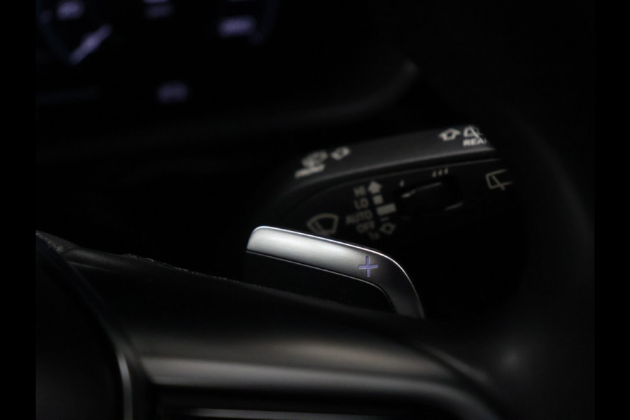 Audi e-tron 55 quattro edition 95 kWh [SCHUIFKANTELDAK, APPLE CARPLAY, ANDROID AUTO, STOELVERWARMING, ACHTERUITRIJCAMERA, ELEK. ACHTERKLEP, PDC V+A, CRUISE, CLIMATE, NAVIGATIE, NIEUWSTAAT]
