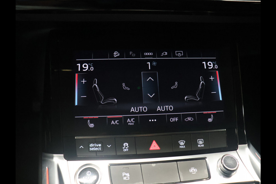 Audi e-tron 55 quattro edition 95 kWh [SCHUIFKANTELDAK, APPLE CARPLAY, ANDROID AUTO, STOELVERWARMING, ACHTERUITRIJCAMERA, ELEK. ACHTERKLEP, PDC V+A, CRUISE, CLIMATE, NAVIGATIE, NIEUWSTAAT]