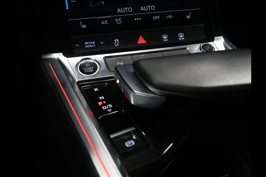 Audi e-tron 55 quattro edition 95 kWh [SCHUIFKANTELDAK, APPLE CARPLAY, ANDROID AUTO, STOELVERWARMING, ACHTERUITRIJCAMERA, ELEK. ACHTERKLEP, PDC V+A, CRUISE, CLIMATE, NAVIGATIE, NIEUWSTAAT]