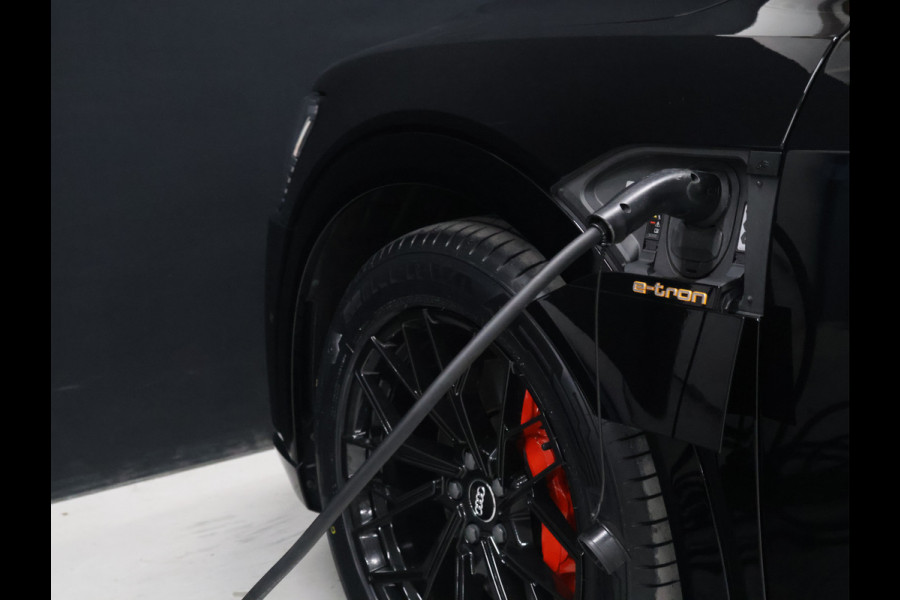 Audi e-tron 55 quattro edition 95 kWh [SCHUIFKANTELDAK, APPLE CARPLAY, ANDROID AUTO, STOELVERWARMING, ACHTERUITRIJCAMERA, ELEK. ACHTERKLEP, PDC V+A, CRUISE, CLIMATE, NAVIGATIE, NIEUWSTAAT]