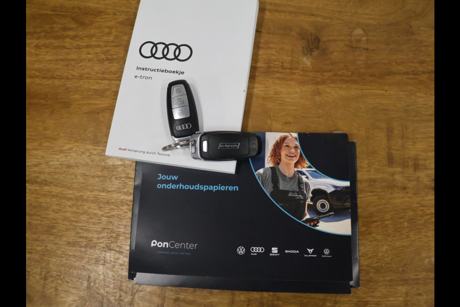 Audi e-tron 55 quattro edition 95 kWh [SCHUIFKANTELDAK, APPLE CARPLAY, ANDROID AUTO, STOELVERWARMING, ACHTERUITRIJCAMERA, ELEK. ACHTERKLEP, PDC V+A, CRUISE, CLIMATE, NAVIGATIE, NIEUWSTAAT]