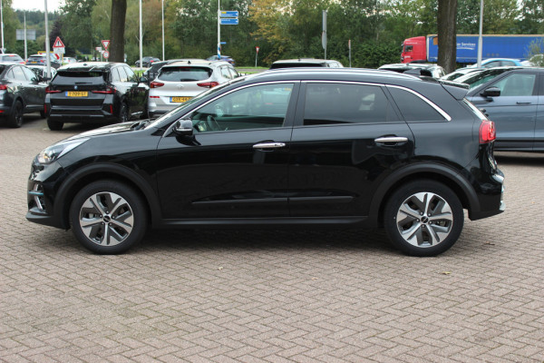 Kia e-Niro ExecutiveLine 64 kWh / Trekhaak / Camera / Leder / Keyless / 17'' / Stoelventilatie / Navigatie / Dodehoek / DAB / Cruise Control Adaptief