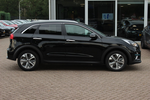 Kia e-Niro ExecutiveLine 64 kWh / Trekhaak / Camera / Leder / Keyless / 17'' / Stoelventilatie / Navigatie / Dodehoek / DAB / Cruise Control Adaptief