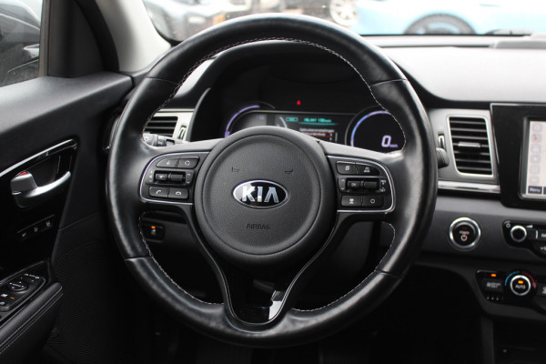 Kia e-Niro ExecutiveLine 64 kWh / Trekhaak / Camera / Leder / Keyless / 17'' / Stoelventilatie / Navigatie / Dodehoek / DAB / Cruise Control Adaptief