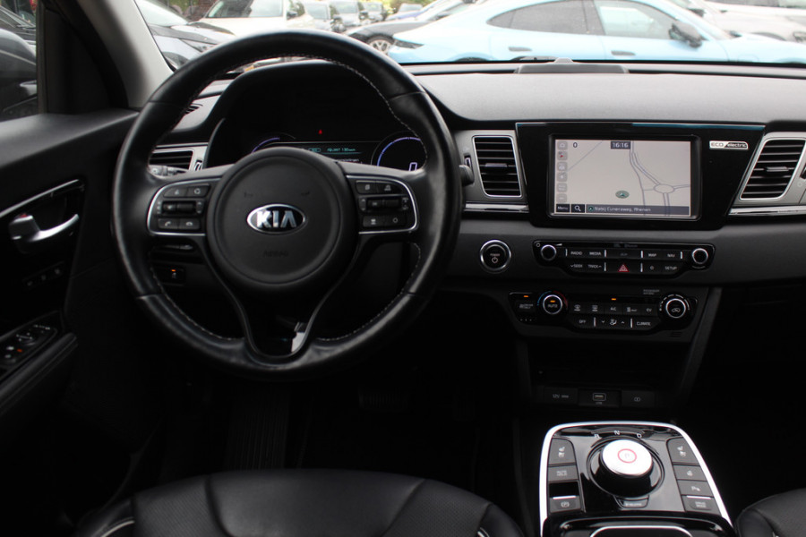 Kia e-Niro ExecutiveLine 64 kWh / Trekhaak / Camera / Leder / Keyless / 17'' / Stoelventilatie / Navigatie / Dodehoek / DAB / Cruise Control Adaptief