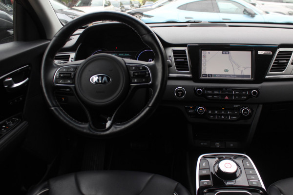 Kia e-Niro ExecutiveLine 64 kWh / Trekhaak / Camera / Leder / Keyless / 17'' / Stoelventilatie / Navigatie / Dodehoek / DAB / Cruise Control Adaptief