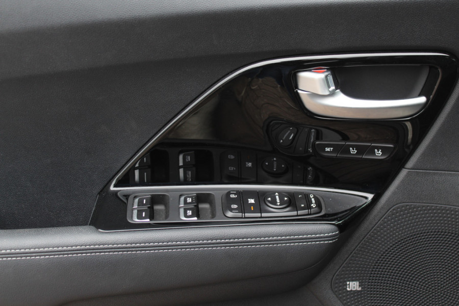 Kia e-Niro ExecutiveLine 64 kWh / Trekhaak / Camera / Leder / Keyless / 17'' / Stoelventilatie / Navigatie / Dodehoek / DAB / Cruise Control Adaptief