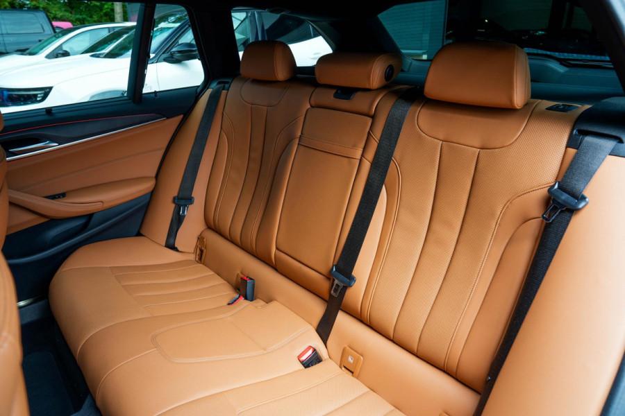 BMW 5 Serie Touring 530e Business Edition Plus |360 Camera|Laser|Elek. Stoelen|HUD|Ambient|