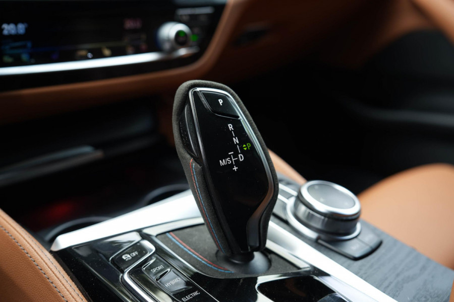 BMW 5 Serie Touring 530e Business Edition Plus |360 Camera|Laser|Elek. Stoelen|HUD|Ambient|