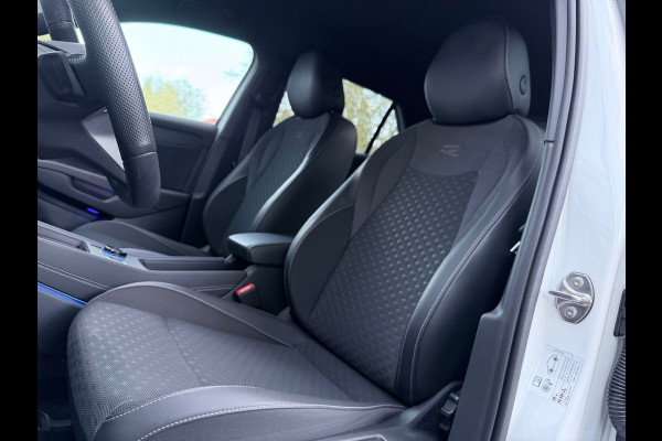 Volkswagen T-Roc 1.5 eTSI R-Line Matrix/Blindspot/Camera