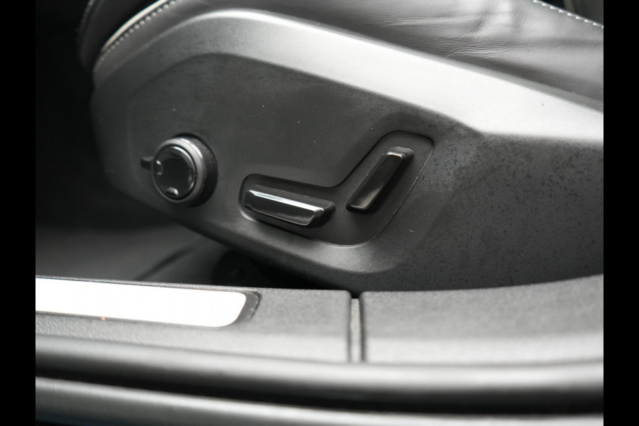 Volvo V60 T6 AWD Plus Dark Long Range PHEV 350pk Dealer O.H. | Panodak | Camera | Lederen Sportstoelen Memory & Verwarmd | Keyless | Stuur Verwarmd | Google Assistent | Apple Carplay | Navigatie | DAB | Plug In Hybrid |
