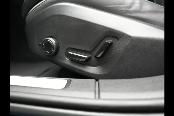 Volvo V60 T6 AWD Plus Dark Long Range PHEV 350pk Dealer O.H. | Panodak | Camera | Lederen Sportstoelen Memory & Verwarmd | Keyless | Stuur Verwarmd | Google Assistent | Apple Carplay | Navigatie | DAB | Plug In Hybrid |