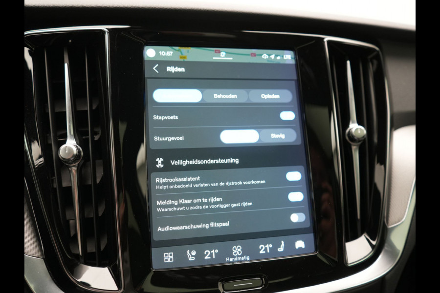 Volvo V60 T6 AWD Plus Dark Long Range PHEV 350pk Dealer O.H. | Panodak | Camera | Lederen Sportstoelen Memory & Verwarmd | Keyless | Stuur Verwarmd | Google Assistent | Apple Carplay | Navigatie | DAB | Plug In Hybrid |