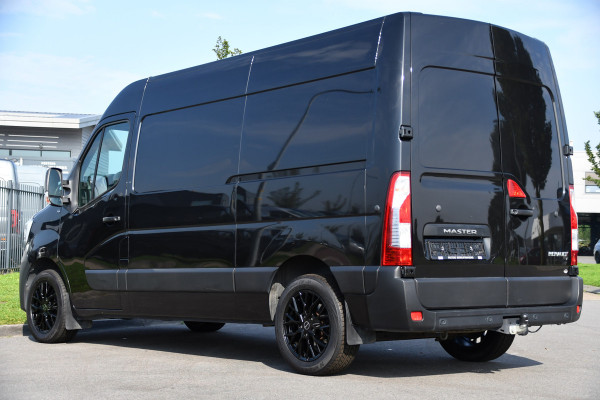Renault Master T33 2.3 dCi 135 L2H2 Camera, Cruise, LED, Multimedia, Trekhaak, 135pk, NAVI, Betimmering, Uniek!