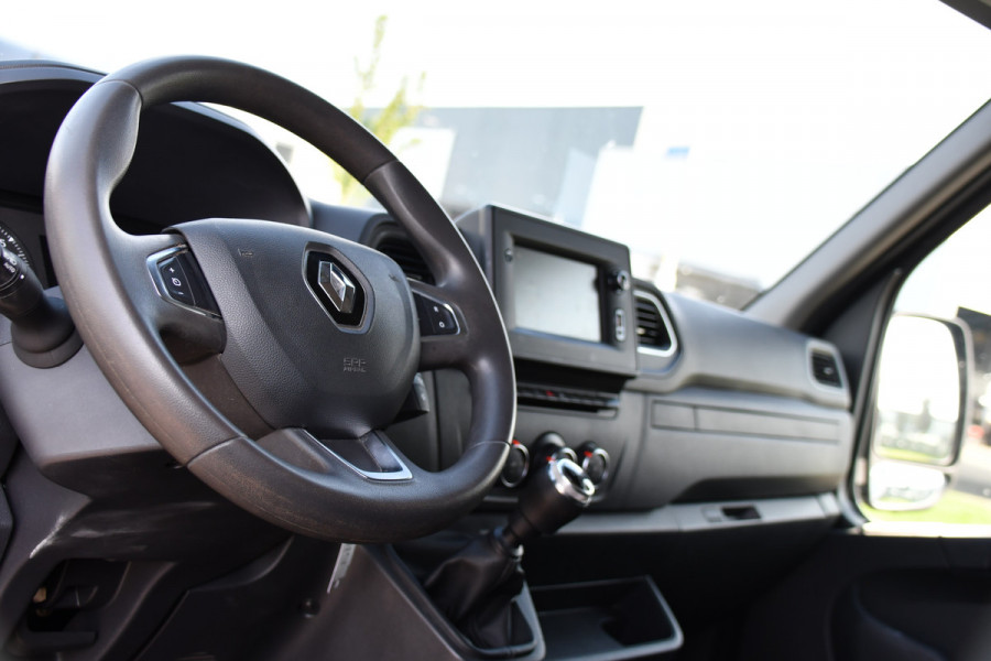 Renault Master T33 2.3 dCi 135 L2H2 Camera, Cruise, LED, Multimedia, Trekhaak, 135pk, NAVI, Betimmering, Uniek!