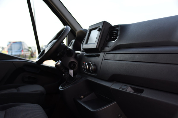 Renault Master T33 2.3 dCi 135 L2H2 Camera, Cruise, LED, Multimedia, Trekhaak, 135pk, NAVI, Betimmering, Uniek!