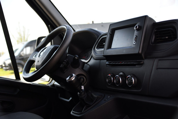 Renault Master T33 2.3 dCi 135 L2H2 Camera, Cruise, LED, Multimedia, Trekhaak, 135pk, NAVI, Betimmering, Uniek!