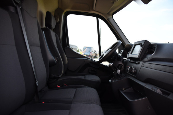 Renault Master T33 2.3 dCi 135 L2H2 Camera, Cruise, LED, Multimedia, Trekhaak, 135pk, NAVI, Betimmering, Uniek!