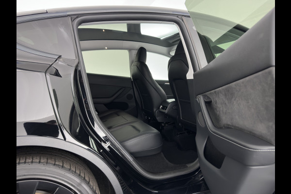 Tesla Model Y Long Range AWD 75 kWh (3-Fase-11kW) {SoH-87%} (INCL-BTW) Aut. *PANO | AUTO-PILOT | LEATHER | NAVI-FULLMAP | MATRIX-LED | KEYLESS | CAMERA | DAB+ | HEATED-COMFORTSEATS | PRIVACYGLASS | TOPVIEW | 20''ALU*