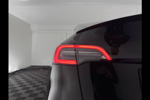 Tesla Model Y Long Range AWD 75 kWh (3-Fase-11kW) {SoH-87%} (INCL-BTW) Aut. *PANO | AUTO-PILOT | LEATHER | NAVI-FULLMAP | MATRIX-LED | KEYLESS | CAMERA | DAB+ | HEATED-COMFORTSEATS | PRIVACYGLASS | TOPVIEW | 20''ALU*