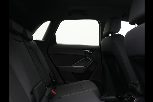 Audi Q3 35 TFSI S Line Pro Line S 150pk | Trekhaak | Cruise Control | Sportstoelen Verwarmd | Blis | DAB | Navigatie | 19"L.M