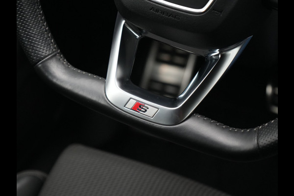 Audi Q3 35 TFSI S Line Pro Line S 150pk | Trekhaak | Cruise Control | Sportstoelen Verwarmd | Blis | DAB | Navigatie | 19"L.M