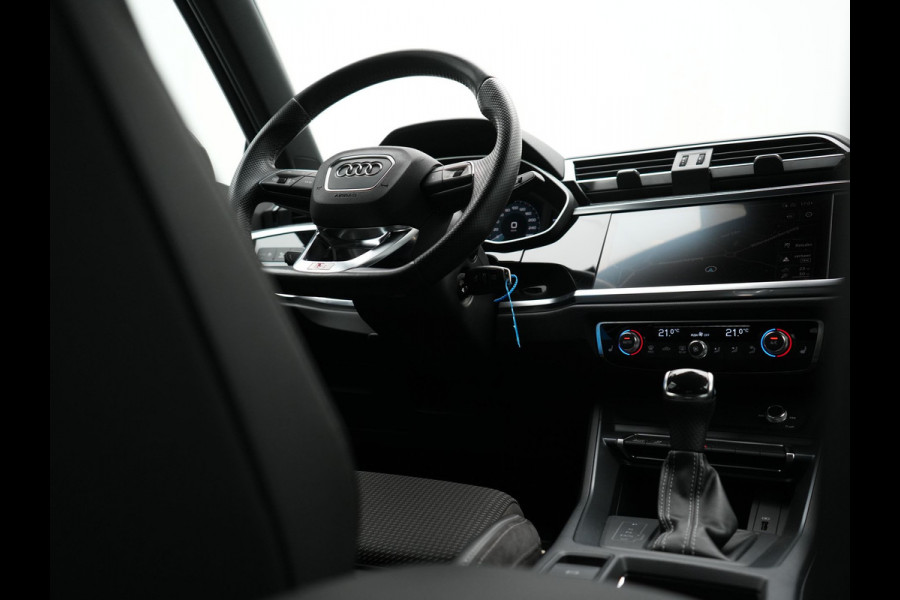 Audi Q3 35 TFSI S Line Pro Line S 150pk | Trekhaak | Cruise Control | Sportstoelen Verwarmd | Blis | DAB | Navigatie | 19"L.M