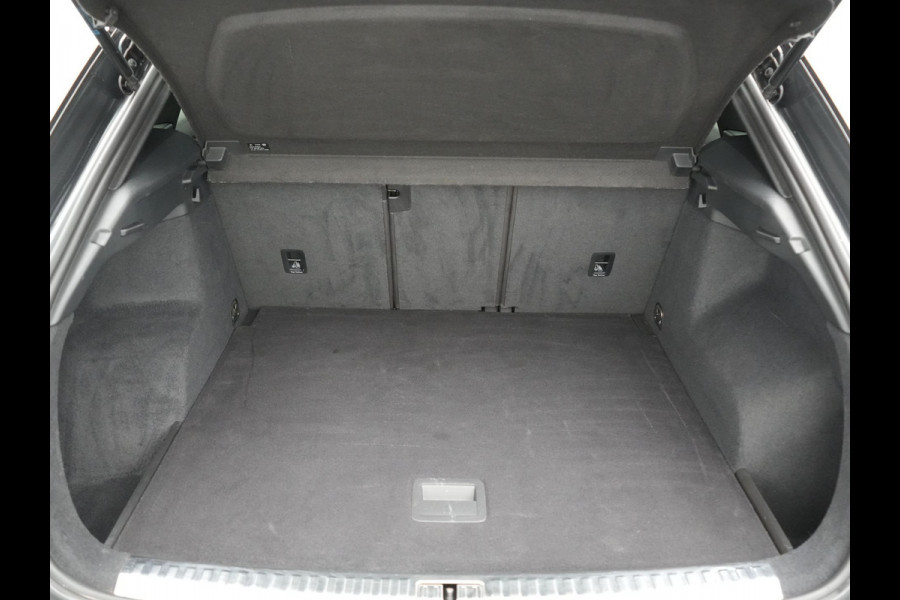 Audi Q3 35 TFSI S Line Pro Line S 150pk | Trekhaak | Cruise Control | Sportstoelen Verwarmd | Blis | DAB | Navigatie | 19"L.M