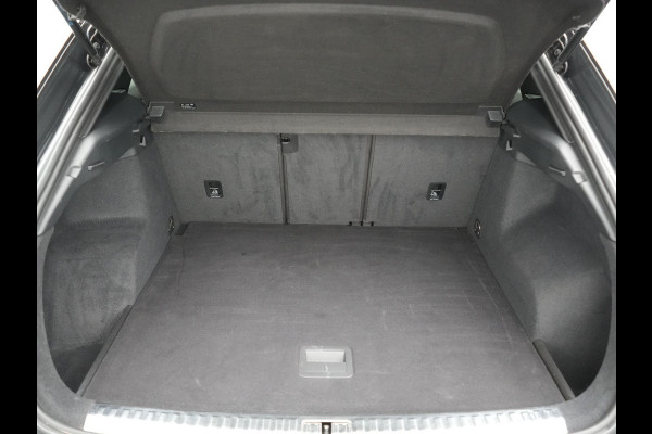 Audi Q3 35 TFSI S Line Pro Line S 150pk | Trekhaak | Cruise Control | Sportstoelen Verwarmd | Blis | DAB | Navigatie | 19"L.M