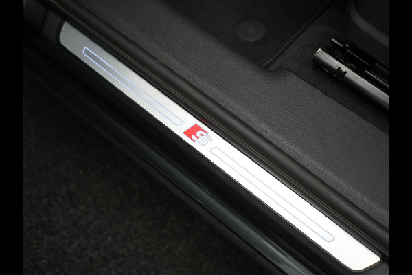 Audi Q3 35 TFSI S Line Pro Line S 150pk | Trekhaak | Cruise Control | Sportstoelen Verwarmd | Blis | DAB | Navigatie | 19"L.M
