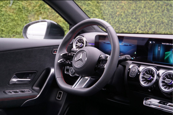 Mercedes-Benz A-Klasse A 250 e AMG Line Night Facelift | Pano Carplay Distronic Sfeer
