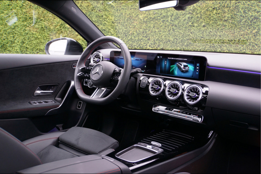 Mercedes-Benz A-Klasse A 250 e AMG Line Night Facelift | Pano Carplay Distronic Sfeer