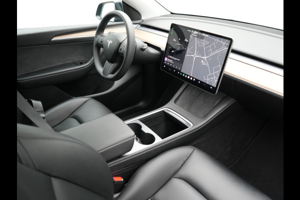Tesla Model Y RWD 58 kWh 299pk Dealer O.H | Panodak | Full Self Driving Capability | Adaptive Cruise | 360 Camera | Lederen Sportstoelen Memory & Verwarmd | Keyless | BLIS | Navigatie | Virtual | DAB | Spotify | 20"L.M |