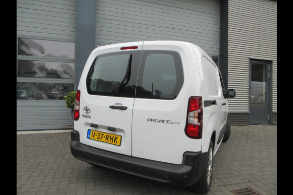 Toyota PROACE CITY 1.5 D-4D Live, 102pk, Euro 6, Airco, PDC, 3-Zits, Navigatie.