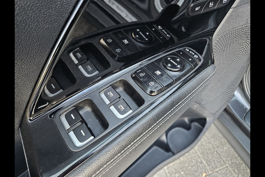 Kia e-Niro ExecutiveLine 64 kWh SOH 100%! Carplay! Camera! Leer! Nette Auto! Navigatie!