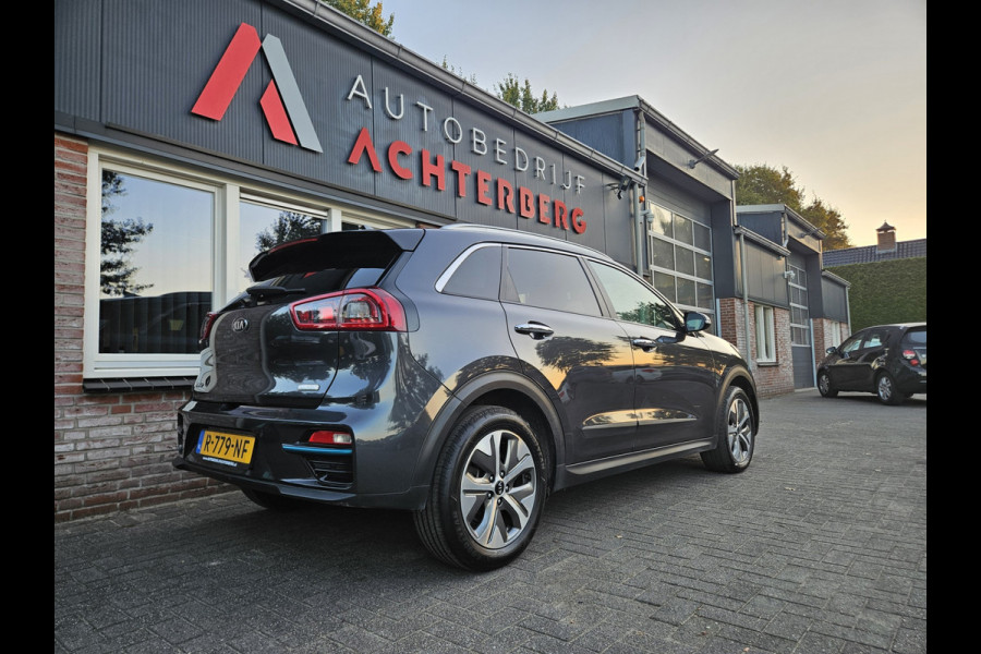 Kia e-Niro ExecutiveLine 64 kWh SOH 100%! Carplay! Camera! Leer! Nette Auto! Navigatie!