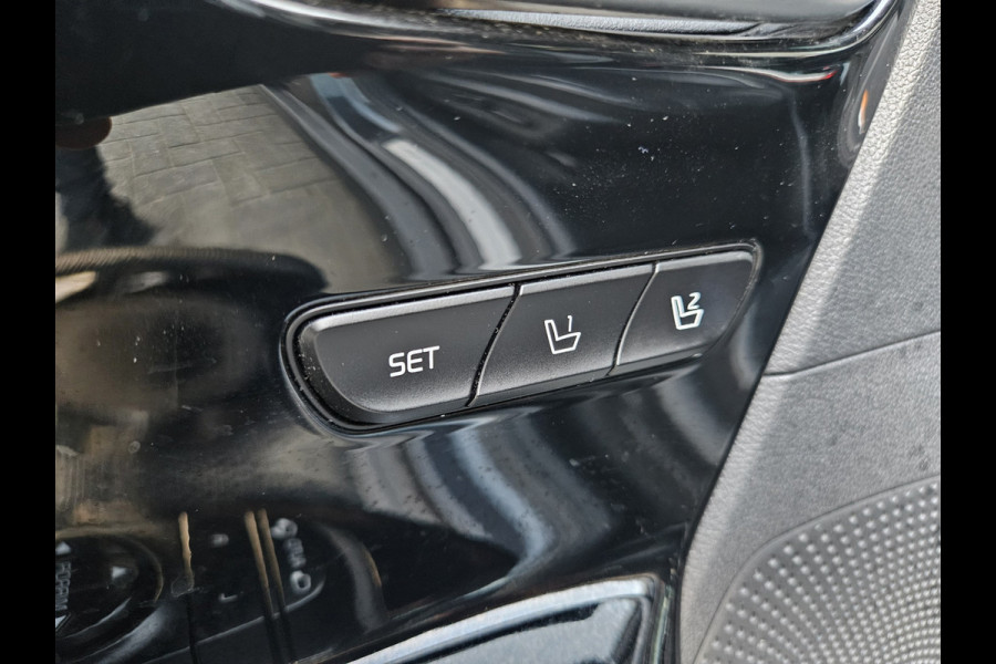 Kia e-Niro ExecutiveLine 64 kWh SOH 100%! Carplay! Camera! Leer! Nette Auto! Navigatie!