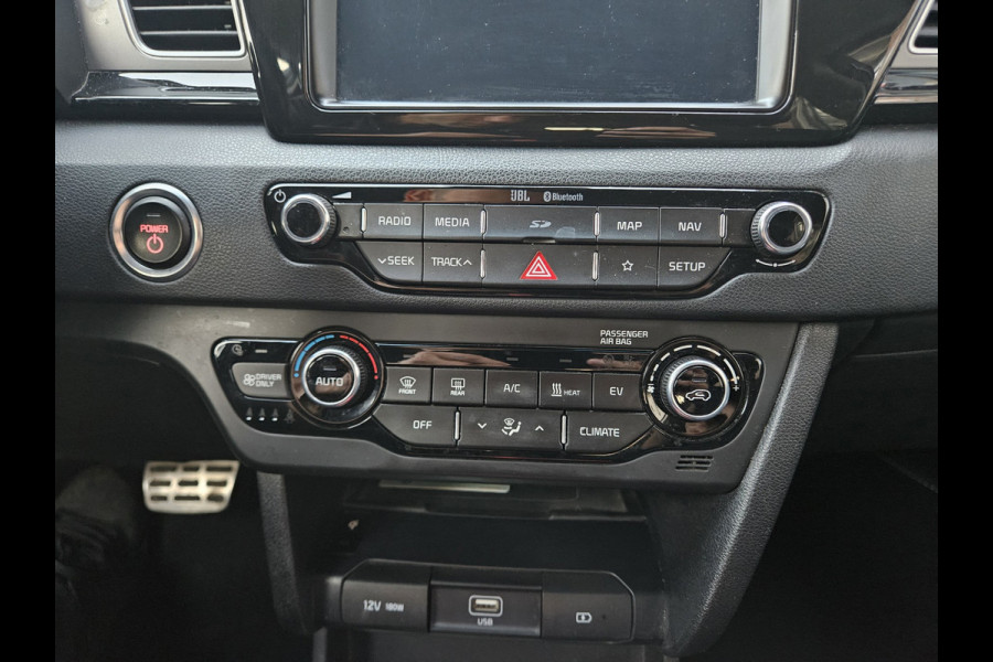 Kia e-Niro ExecutiveLine 64 kWh SOH 100%! Carplay! Camera! Leer! Nette Auto! Navigatie!