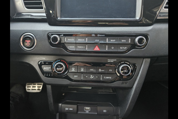 Kia e-Niro ExecutiveLine 64 kWh SOH 100%! Carplay! Camera! Leer! Nette Auto! Navigatie!