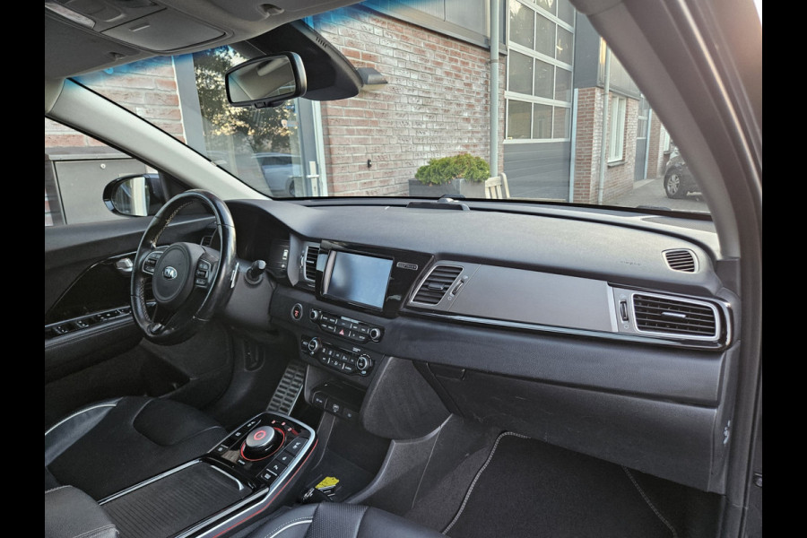Kia e-Niro ExecutiveLine 64 kWh SOH 100%! Carplay! Camera! Leer! Nette Auto! Navigatie!