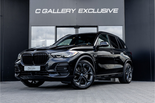 BMW X5 xDrive45e Executive - Panorama | Luchtvering | ACC | Keyless