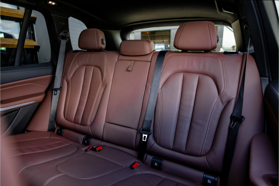 BMW X5 xDrive45e Executive - Panorama | Luchtvering | ACC | Keyless